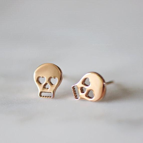 Light Gray Skull Stud Earrings Rabbits Fantasy World